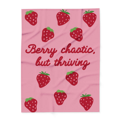 Strawberry Fleece Blanket – Cosy Arctic Throw for Home Comfort