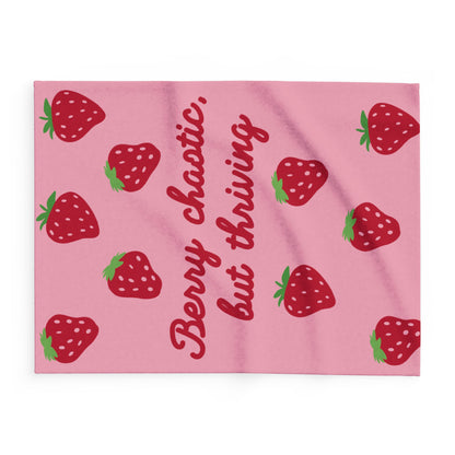 Strawberry Fleece Blanket – Cosy Arctic Throw for Home Comfort