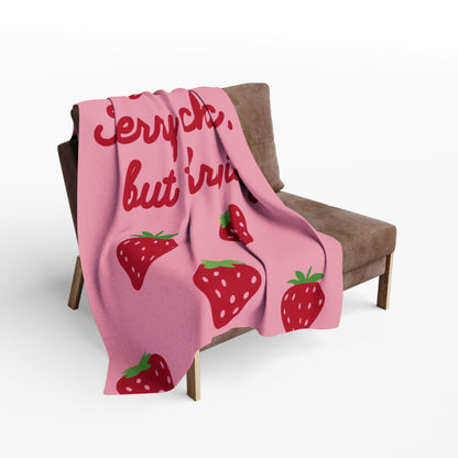 Strawberry Fleece Blanket – Cosy Arctic Throw for Home Comfort