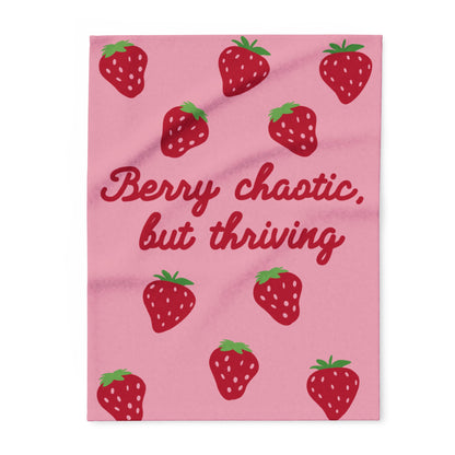 Strawberry Fleece Blanket – Cosy Arctic Throw for Home Comfort