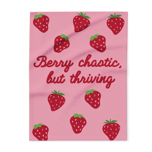 Strawberry Fleece Blanket – Cosy Arctic Throw for Home Comfort