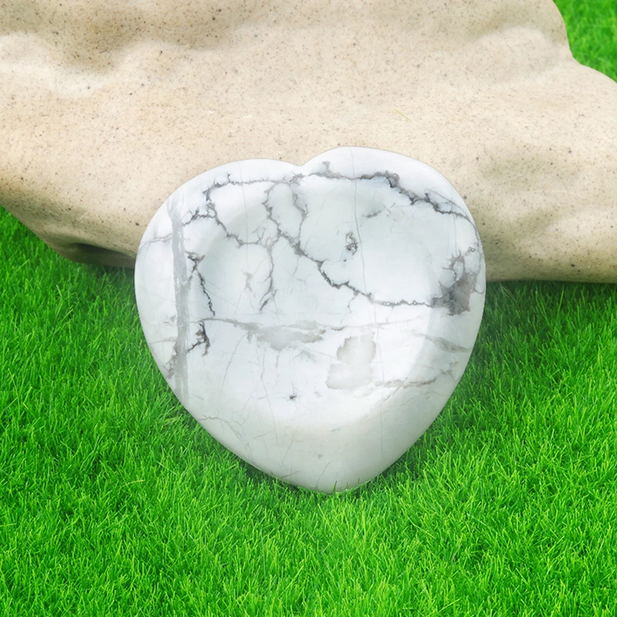 Heart Crystal Worry Stone – Polished Quartz for Stress Relief & Spiritual Grounding
